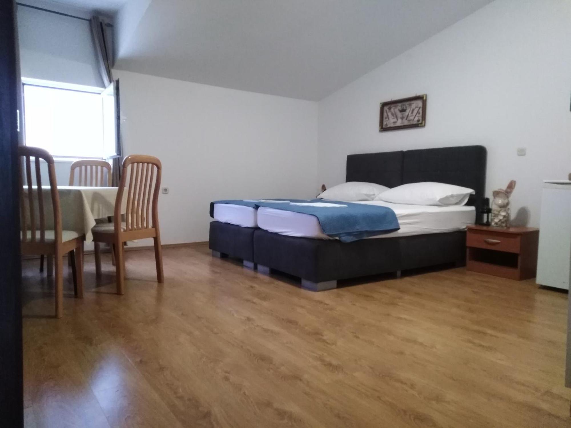 Tonino Apartments Паг Екстер'єр фото