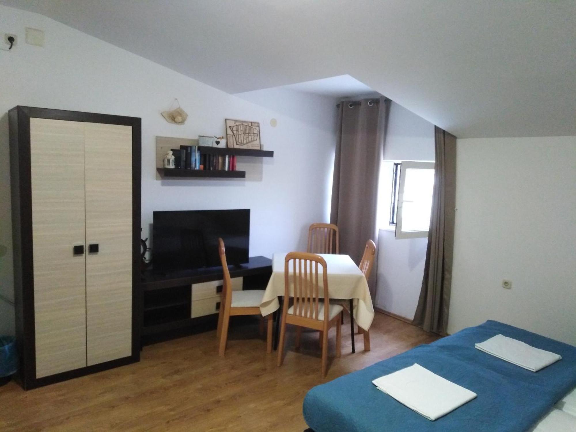 Tonino Apartments Паг Екстер'єр фото