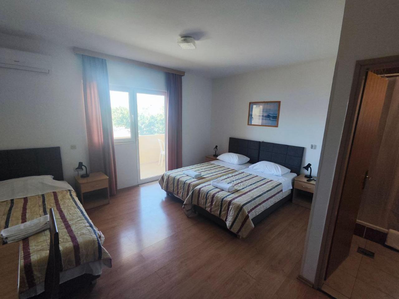 Tonino Apartments Паг Екстер'єр фото